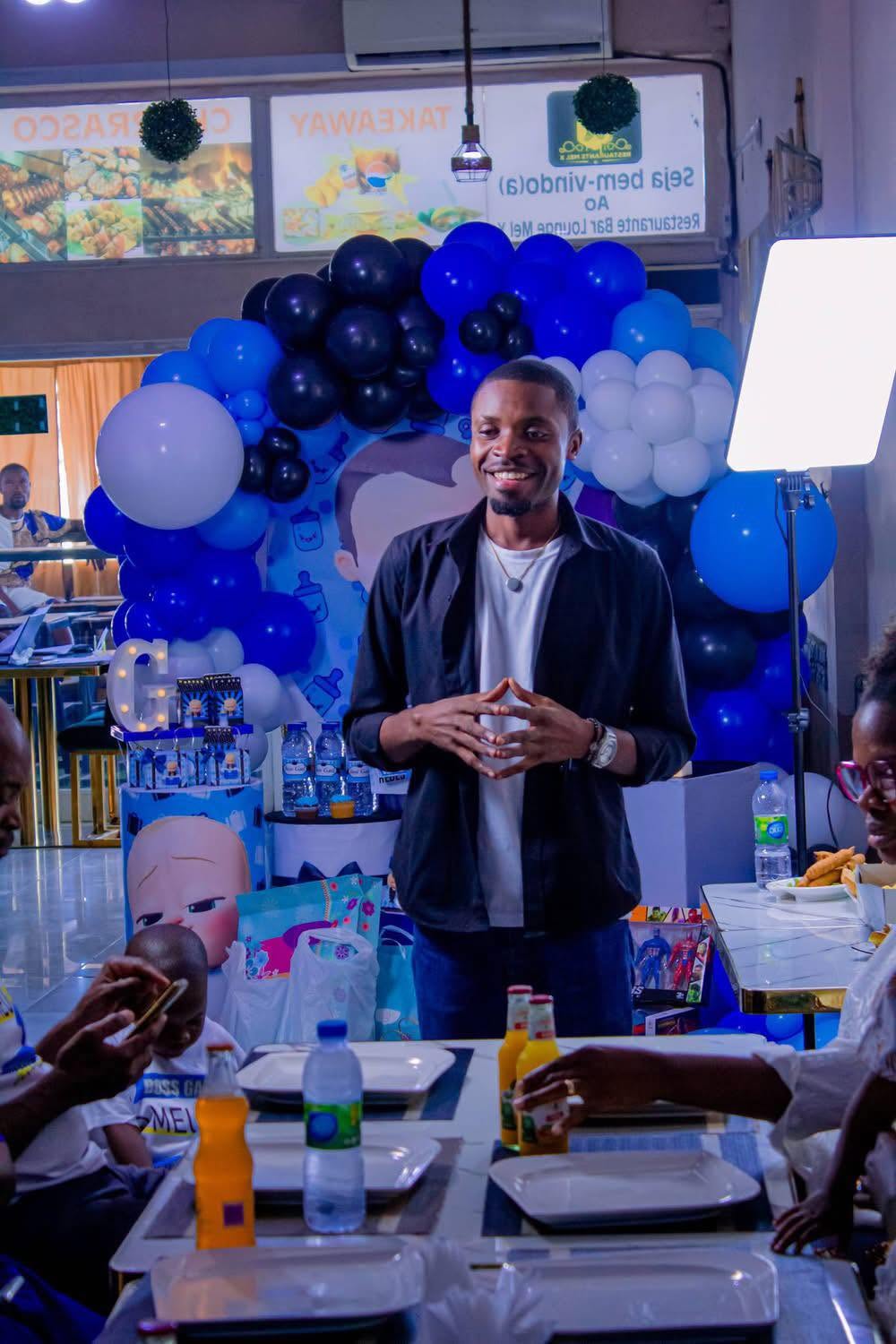 Russo Bernardo a conduzir a apresentação de um evento